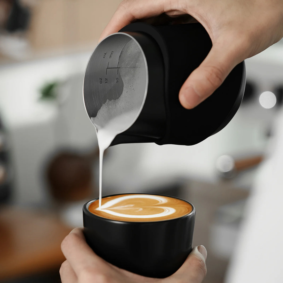 MHW3-Bomber Handleless Milk Pitcher, 400 ml
